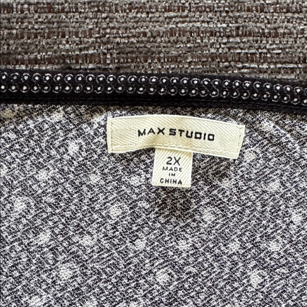 Max Studio Dressy Lightweight Top 2X - Picture 2 of 3